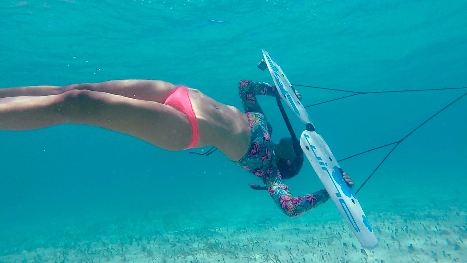 beautiful girl subwinging