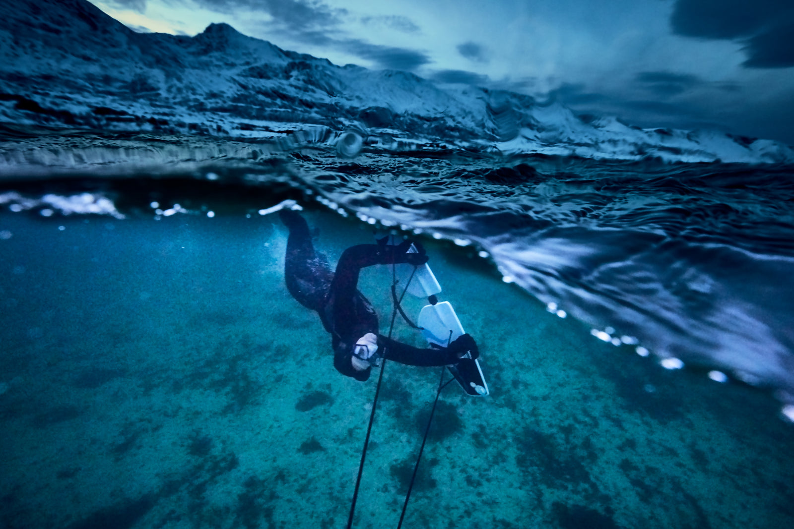 paraplegic subwinging in the arctic ocean