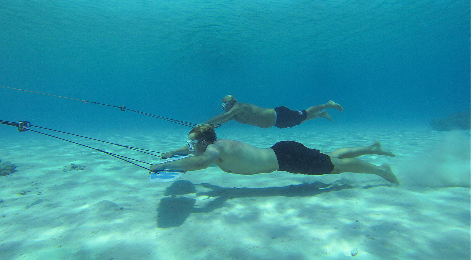 subwinging clode to sand bottom