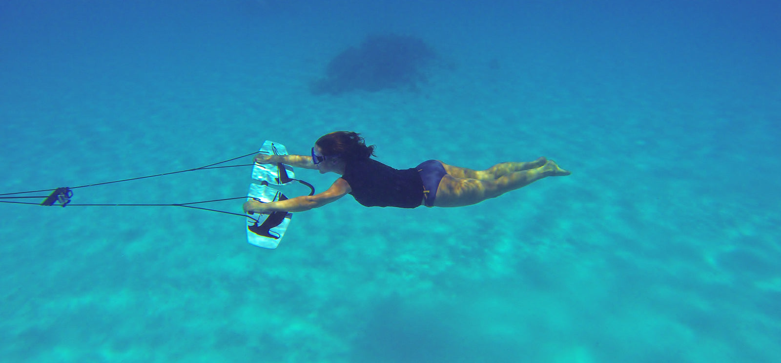 girl subwinging sideview