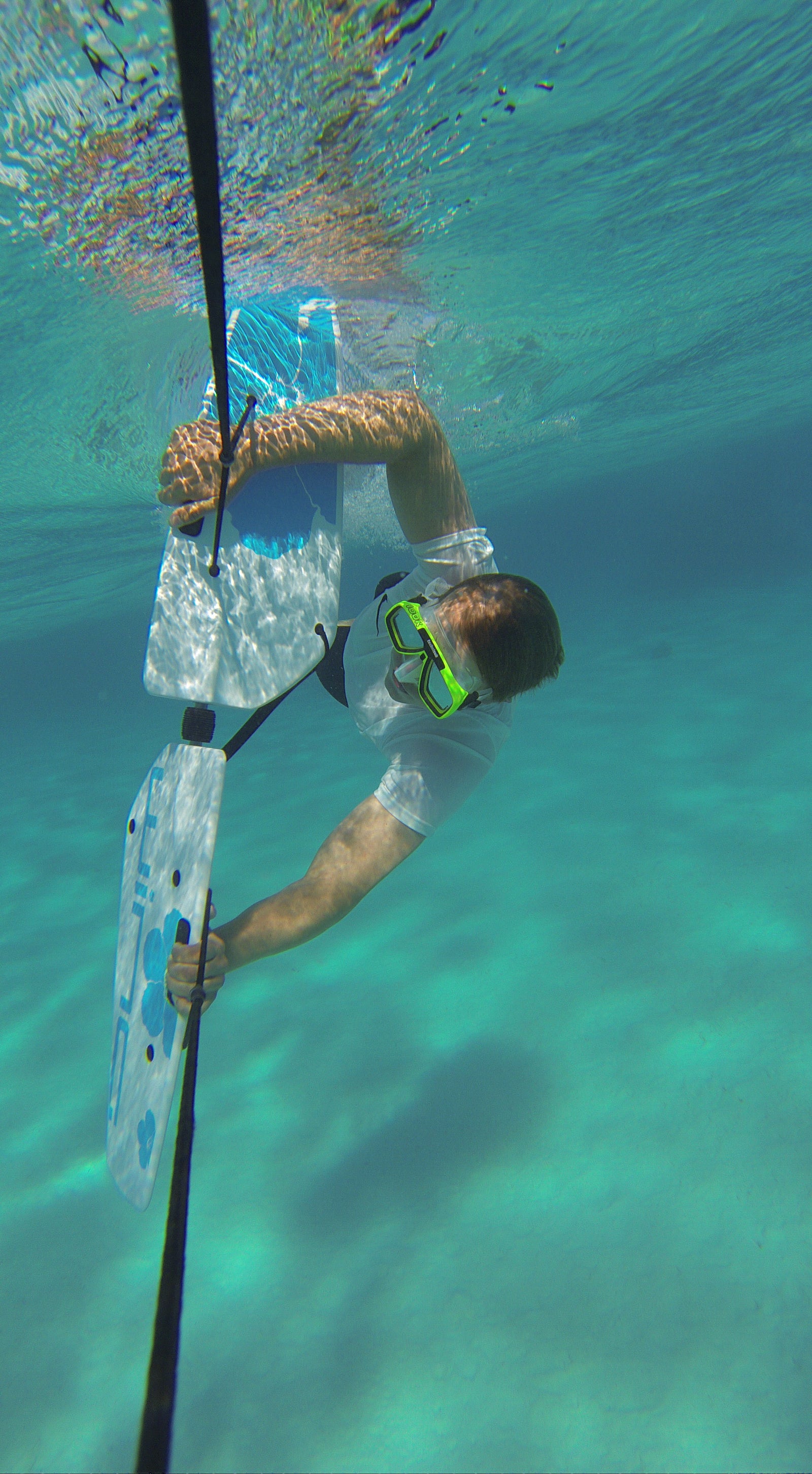 Subwing roll close to water surface